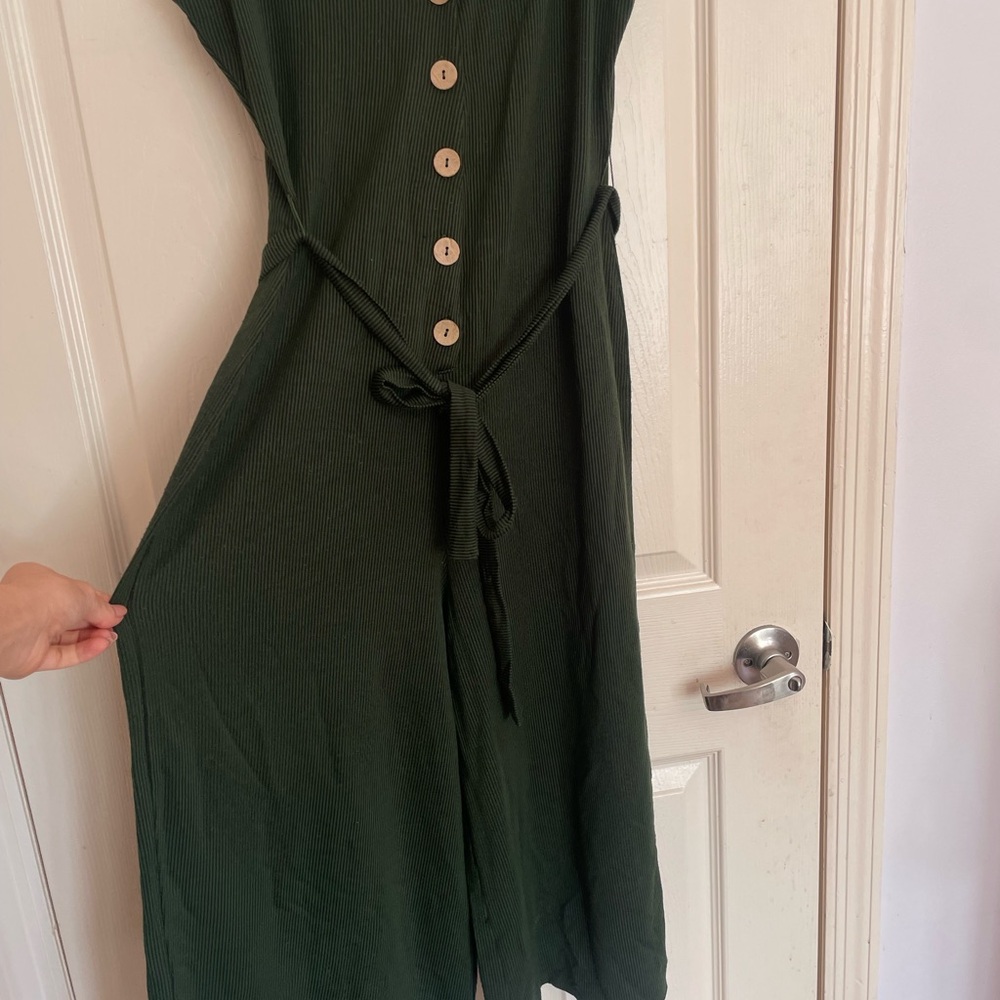 Sleeveless Button-Front Dark Green Midi Dress with Waist Tie